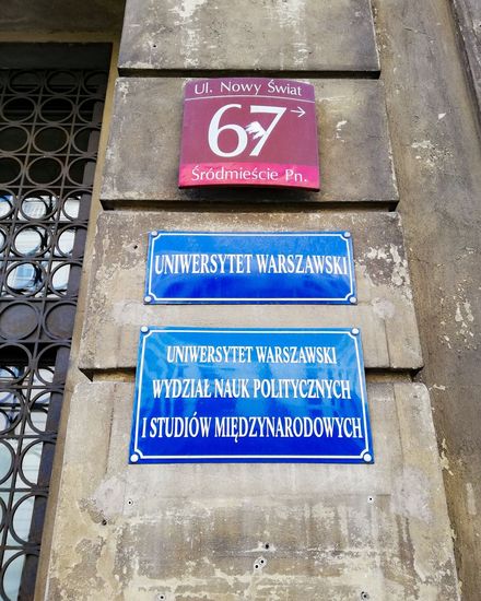 "Institut für Politikwissenschaft und Internationale Studien"