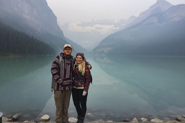 Anna-Lene R. Auslandssemester Studierende vor Bergsee