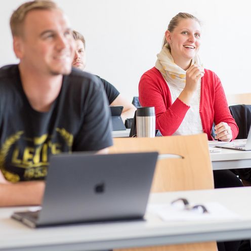 Studierende in einer Vorlesung 
