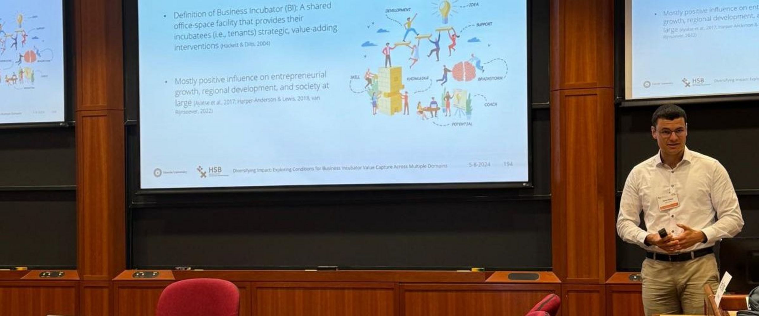 Adrian Toroslu präsentiert seine Forschungsergebnisse bei der Open and User Innovation Conference