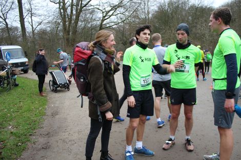 L&auml;ufer:innen im Bremer B&uuml;rgerpark.