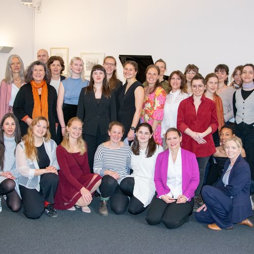 Gruppenbild mit M&auml;nnern und Frauen