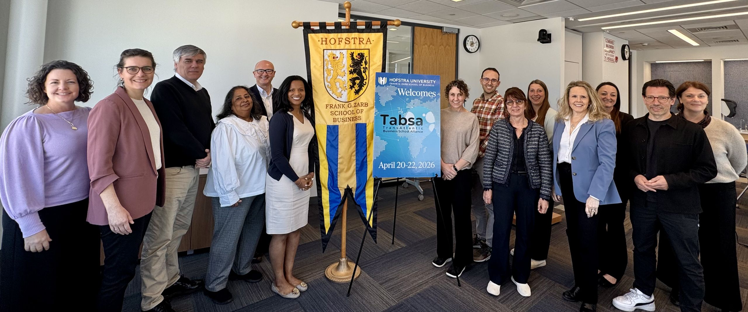 Das Bild zeigt Prof. Dr. Leena Pundt und Mitarbeitende der Hofstra University New York.