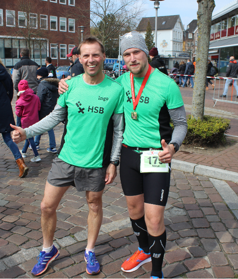 Eine Gruppe von zwei L&auml;ufern.