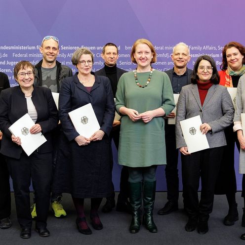 Gruppenbild mit M&auml;nnern und Frauen