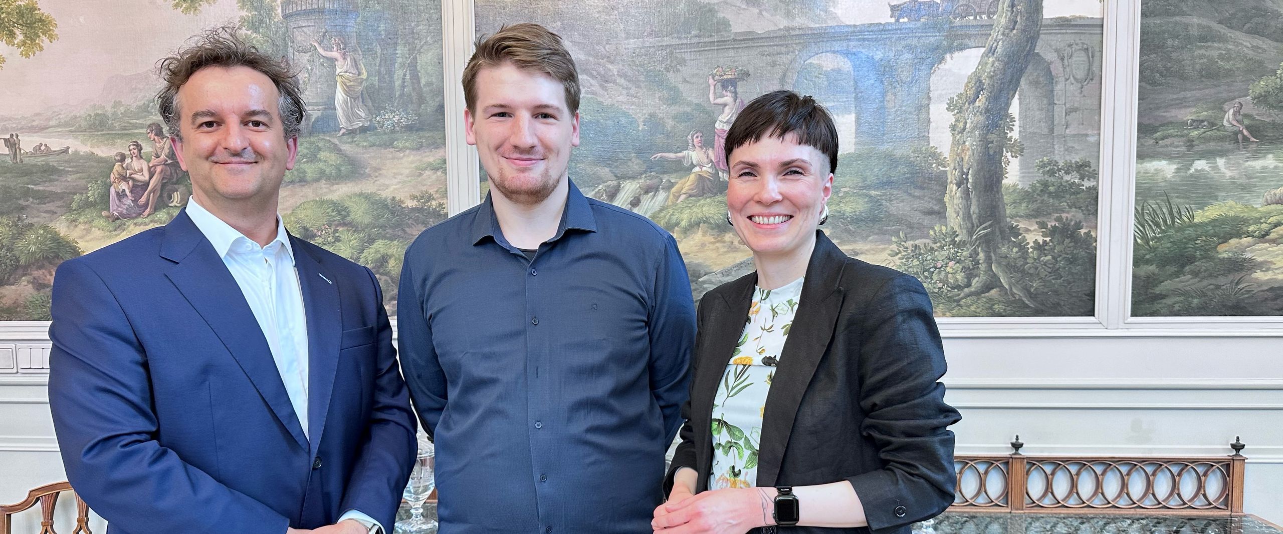 202404 Studienpreis Erik Beste Gruppenbild mit zwei Männern und Frauen