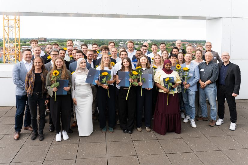 Gruppenbild mit M&auml;nnern und Frauen