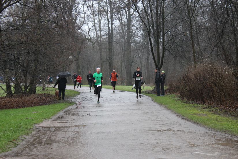 L&auml;ufer auf der Strecke.