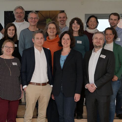 Gruppenbild mit M&auml;nnern und Frauen