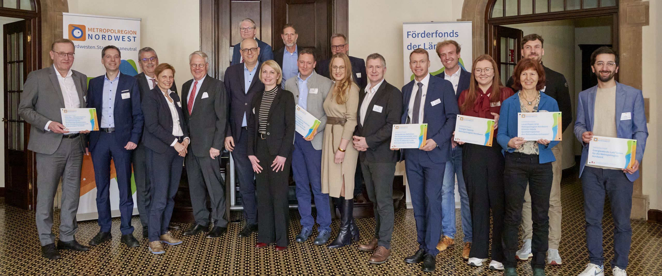 Metropolregon Nordwest Förderung 2025 gruppenbild mit Männern und Frauen