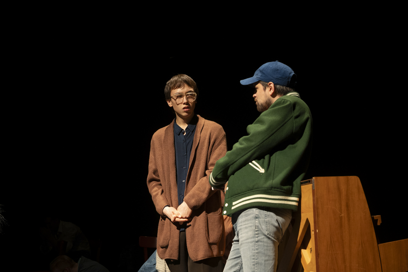 Zwei HSB Studierende stehen auf der B&uuml;hne der shakespeare company