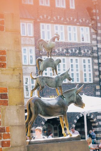 Bremer Stadtmusikanten Die Statue der Bremer Stadtmusikanten vor dem Bremer Rathaus.