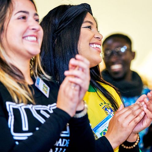 internationale Studierende fr&ouml;hlich bei einer Veranstaltung