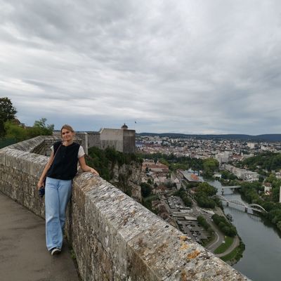 Das Foto zeigt Maren Ehrlichmann, Absolventin SBE.