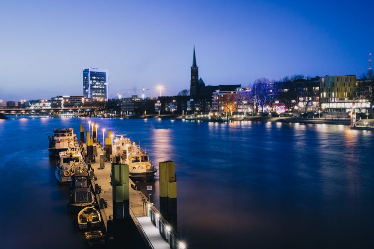 Weser am Abend Blick auf die Weseranleger an der Schlachte am Abend.