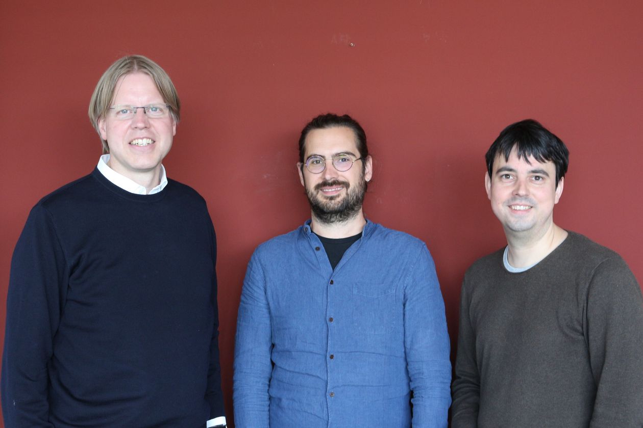Gruppenbild: Prof. Dr. Albert Baars, Prof. Dr. Adrien Baldit und Daniel Matz.