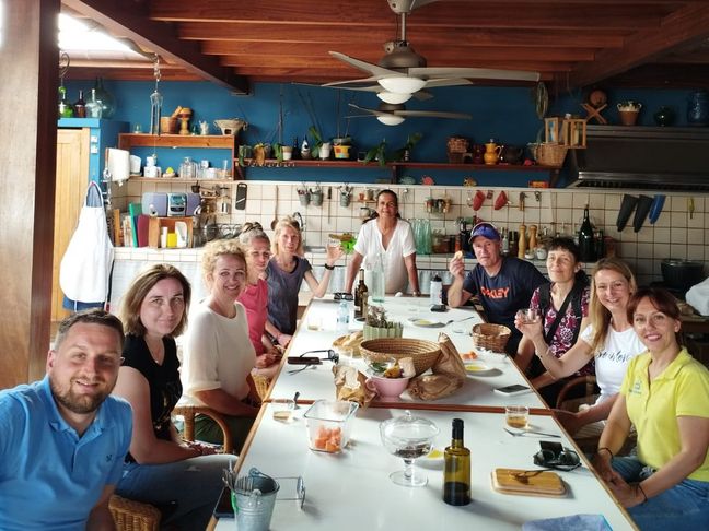 Teilnehmer:innen der Staff Week beim Besuch der FINCA LA CALABACERA