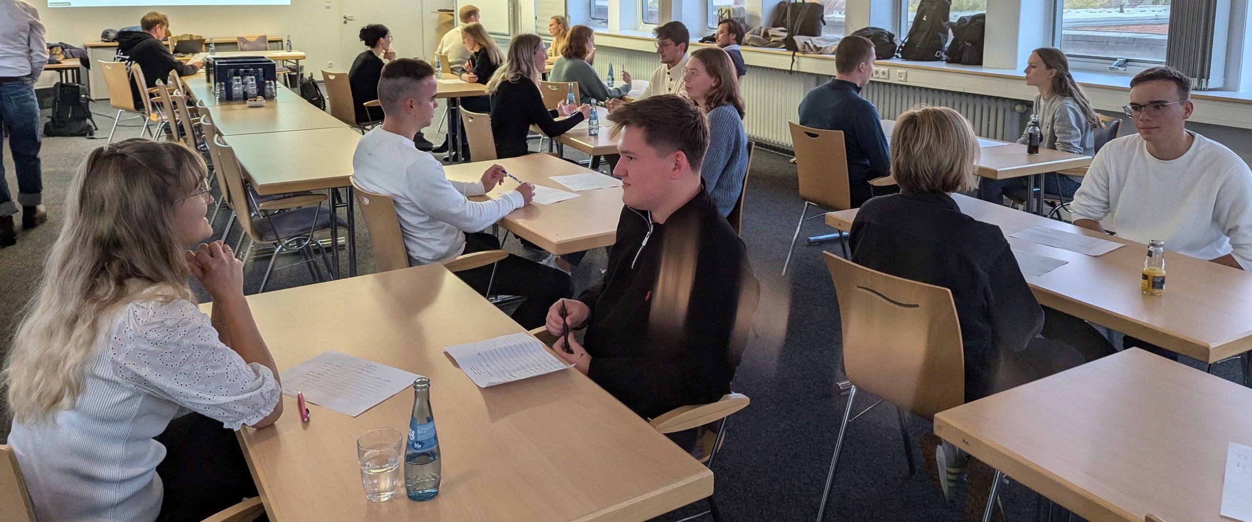 Mentoringprogramm des Dualen Studienganges Betriebswirtschaft: Erfolgreiches Speed-Dating verbindet Studierende und Young Professionals