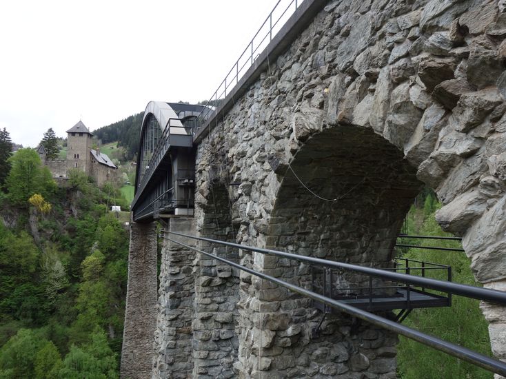 Blick nach Osten: Trisannabrücke mit externen Vorspannung. Foto: HSB / M. Gutermann