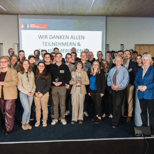 Gruppenbild mit M&auml;nnern und Frauen