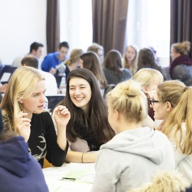 Studentinnen im Gespräch