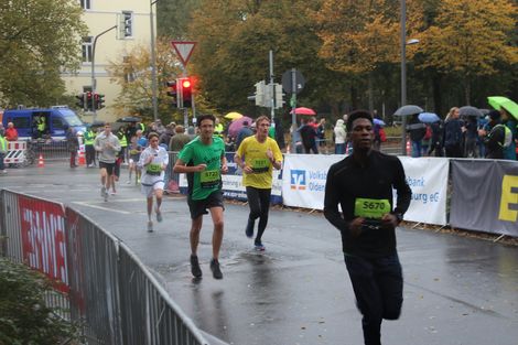 L&auml;ufer:innen beim Vergleichslauf Oldenburg-Marathon 2019.