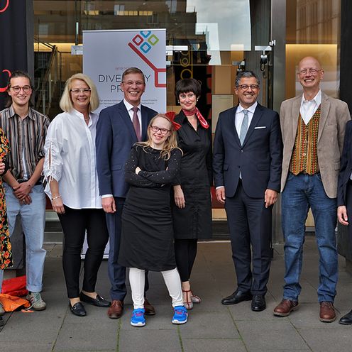 Gruppenbild der Preistr&auml;ger:innen des Bremer Diversity-Preises 2021.