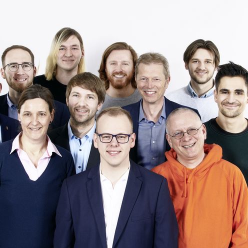 Gruppenbild mit M&auml;nnern und Frauen