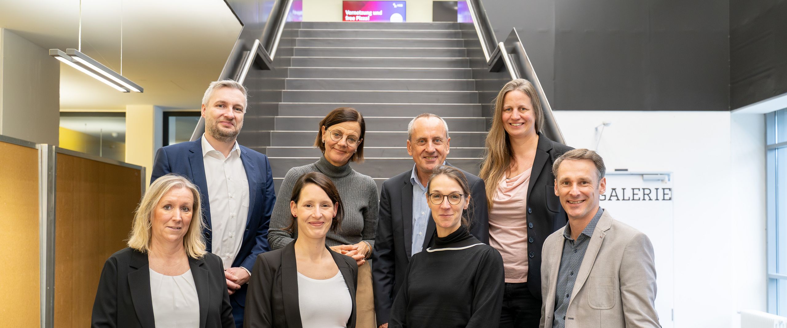 Gruppenbild Verlängerung Kooperation Krankenkassen 2024 Gruppenbild mit Männern und Frauen