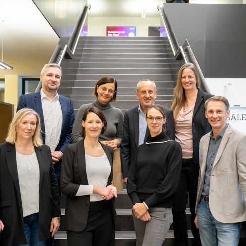 Gruppenbild mit M&auml;nnern und Frauen