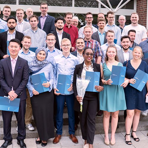 Auf dem Foto sind Graduierte der Fakultät 5 vom Festakt am 20.06. zu sehen.