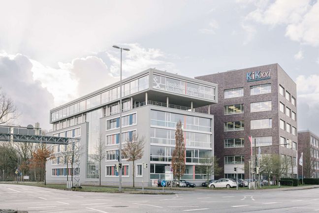 Hermann-Köhl-Straße Außenansicht des HSB-Standortes in der Hermann-Köhl-Straße.