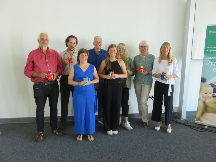 Gruppenbild mit M&auml;nnern und Frauen