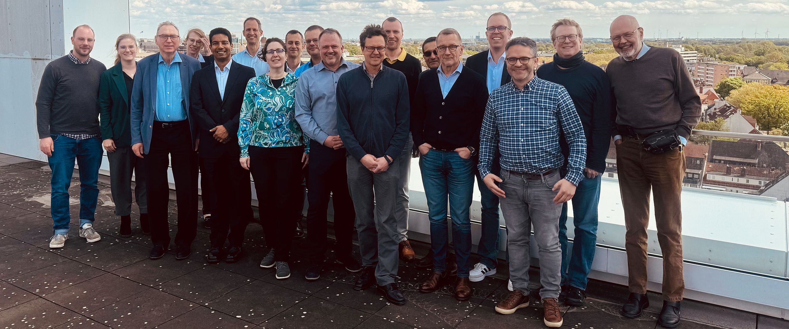 Über die neuesten Entwicklungen auf dem Gebiet der Materialermüdung und Bruchzähigkeit von Baustahl haben sich Stahlbauexpert:innen an der Hochschule Bremen (HSB) ausgetauscht. Foto: HSB /Jan-Willem Jungen Über die neuesten Entwicklungen auf dem Gebiet der Materialermüdung und Bruchzähigkeit von Baustahl haben sich Stahlbauexpert:innen an der Hochschule Bremen (HSB) ausgetauscht. Foto: HSB/ Jan-Willem Jungen