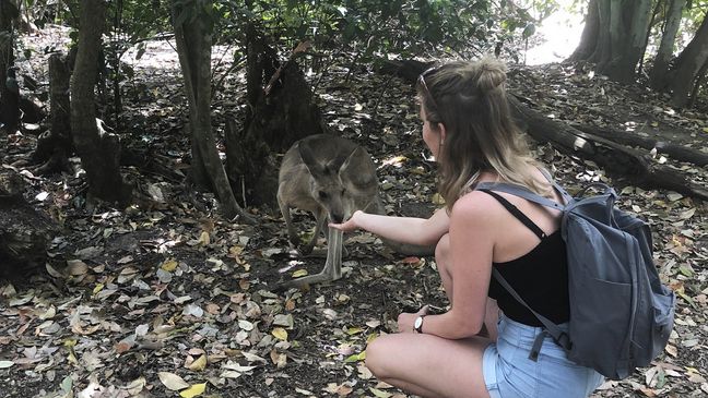 Sina O. Auslandssemester Studentin mit Känguru