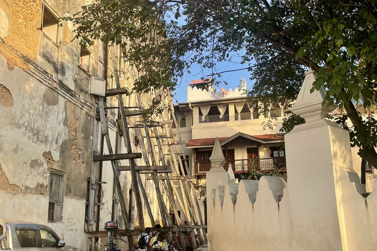 Stone houses, some of which are supported by wooden posts 
