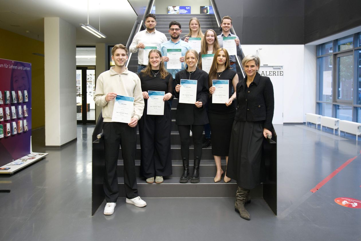 Gruppenbild mit Männern und Frauen