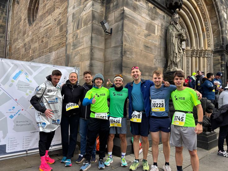 HSB Tri-Runners Team vor dem Start beim swb Marathon 2025