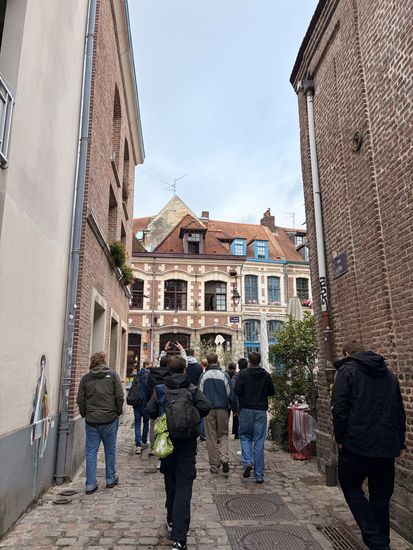 Studis laufen durch Lile