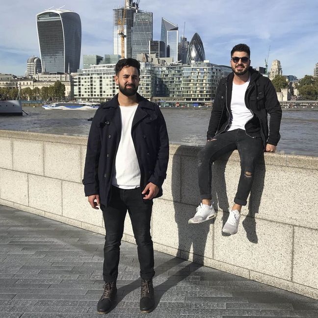 Abdullah K. Auslandssemester Studierende vor Skyline London