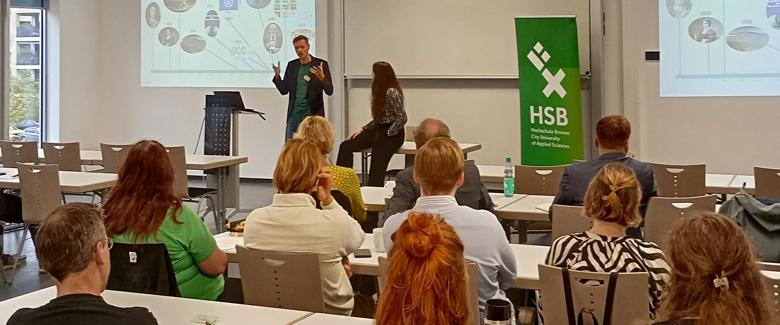 Tagung: Nachhaltigkeit managen Vortragender und Zuhörende bei der Tagung: Nachhaltigkeit managen.