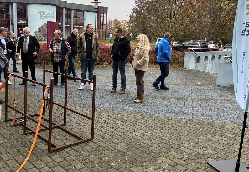 Praktiker-Tag für Sachsen-Anhalt in Staßfurt am 08.11.2025, Foto-1, Motiv: Gestell für Totholz-Bündel