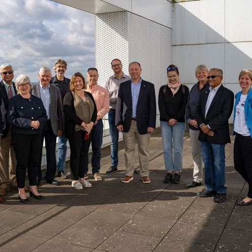 Gruppenbild der Delegation der Auburn University und Vertreter:innen der Hochschule Bremen auf der Dachterrasse des AB-Geb&auml;udes.