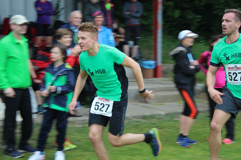 Ein L&auml;ufer kurz vor dem Ziel.