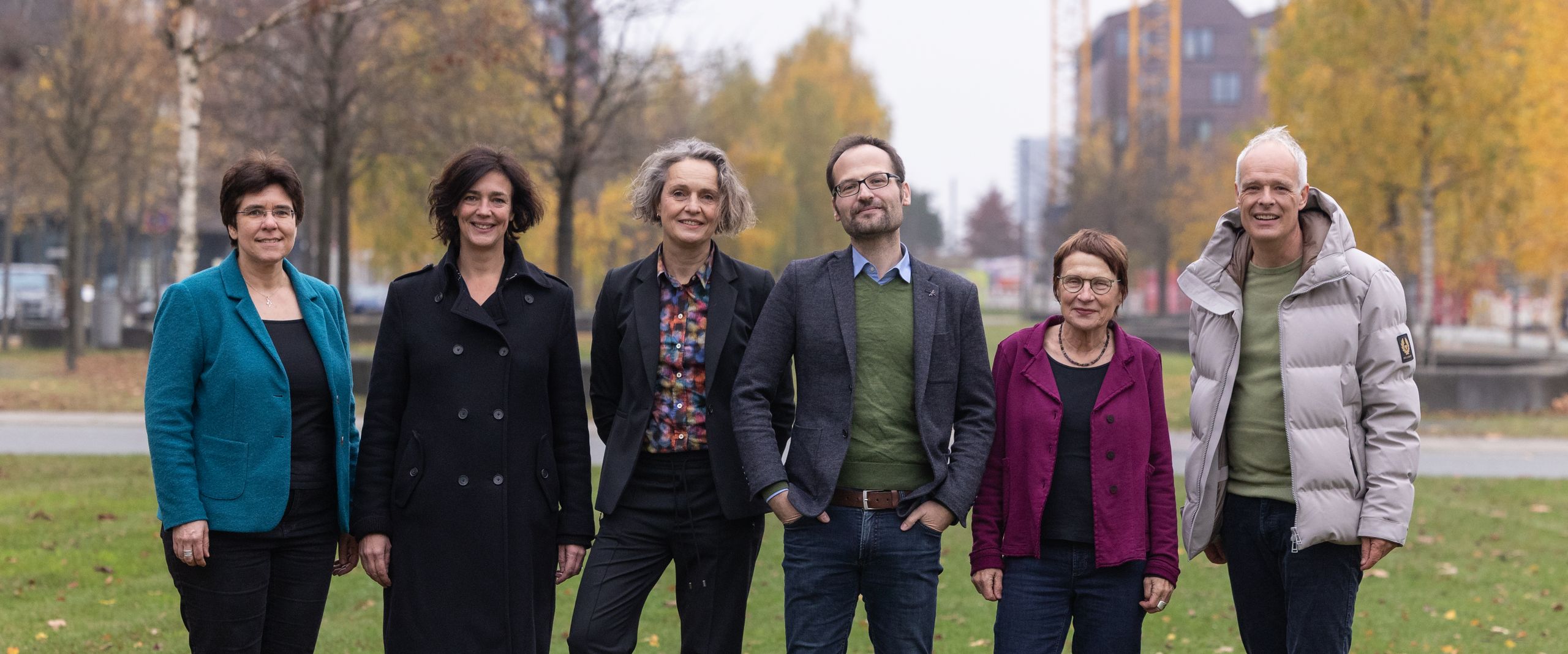 Gruppenbild mit Männern und Frauen