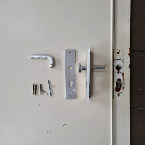 Materialsuche - RE.MATERIAL -offenes Atelier f&uuml;r ressourcenschonendes, nachhaltiges und kreislauforientiertes Bauen. Abbildungen: Jule Immel, Louisa Br&uuml;ssermann, Nina M&ouml;llering, Leon Falke