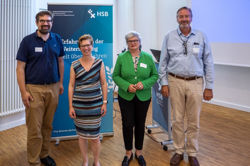 Gruppenbild Wissenschaftssenatorin Dr. Claudia Schilling mit HSB-Rektorin Prof. Dr. Karin Luckey und den Vorstandsmitgliedern der Professional School Prof. Dr. Tim Goydke und Prof. Dr. Christian Schuchardt.