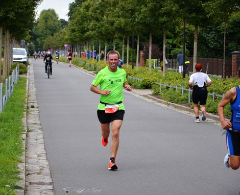Ein L&auml;ufer der HSB TriRunners beim M&uuml;ritz-Triathlon 2021.