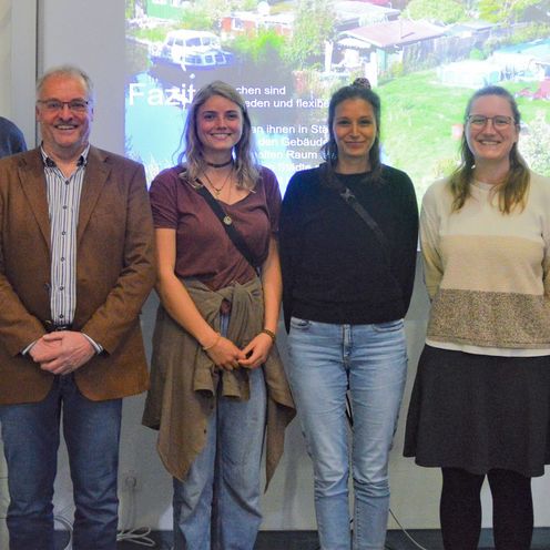 4 jungen Frauen und 2 Männer lächeln in die Kamera. Die Referierenden auf dem „13. Bremer Treffen zur Biodiversität der Pflanzen und der Pilze“ (v. r. n. l.): Julia Wiese, Nina Fahs, Ana Meyer, Laura Kröber, Dietmar Zacharias, Martin Diekmann.
