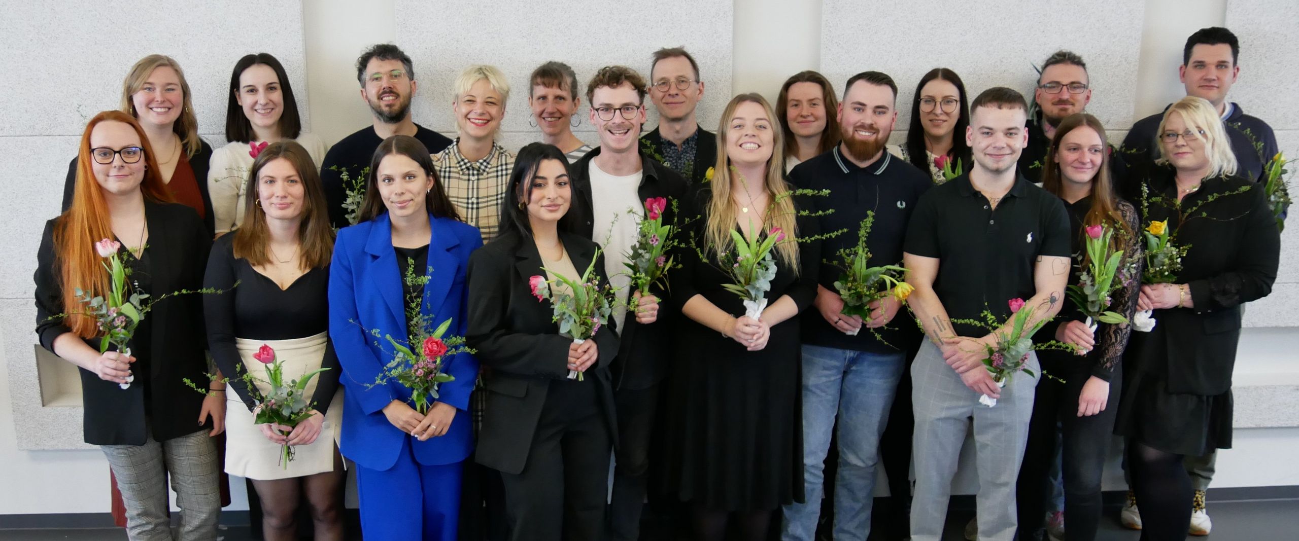 Gruppenbild mit Männern und Frauen